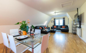 Huge Luxury Penthouse Apartment with King Bed
